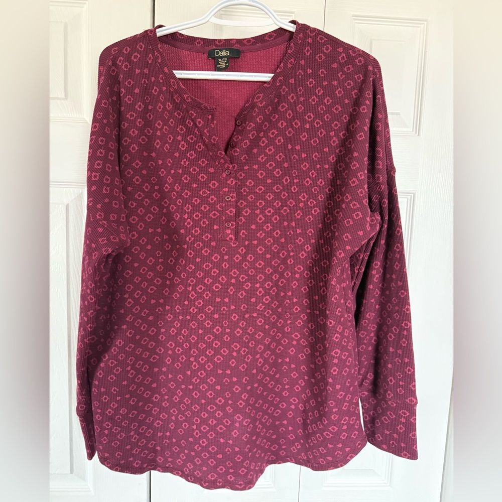 Dalia Women's Burgundy Patterned Top size XL